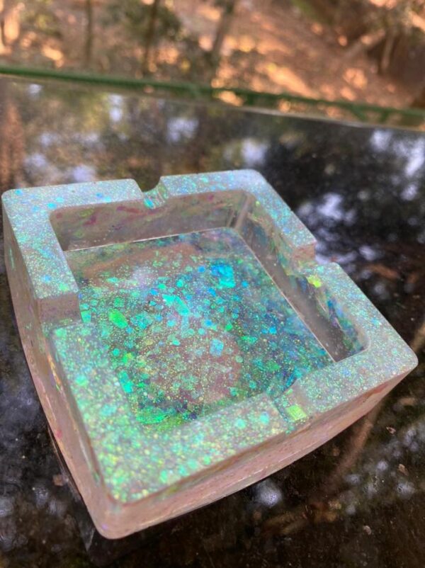 square-sparkle-resin-ashtray-panda-rolling._720x